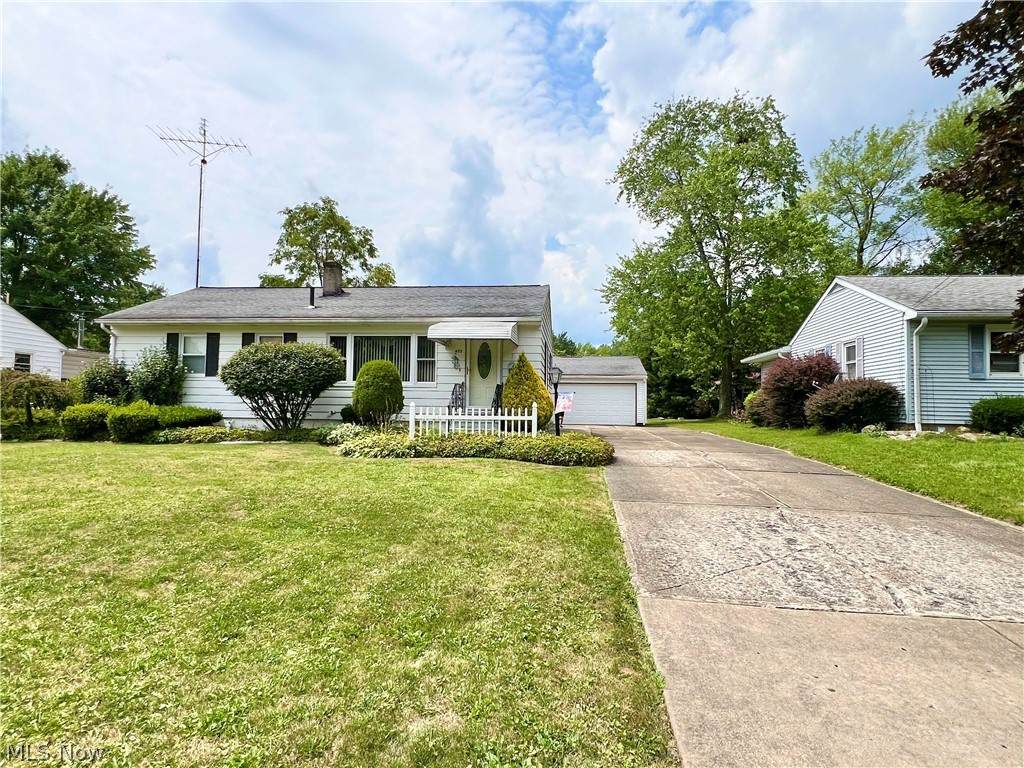 452 Rosewae Avenue - Photo 1