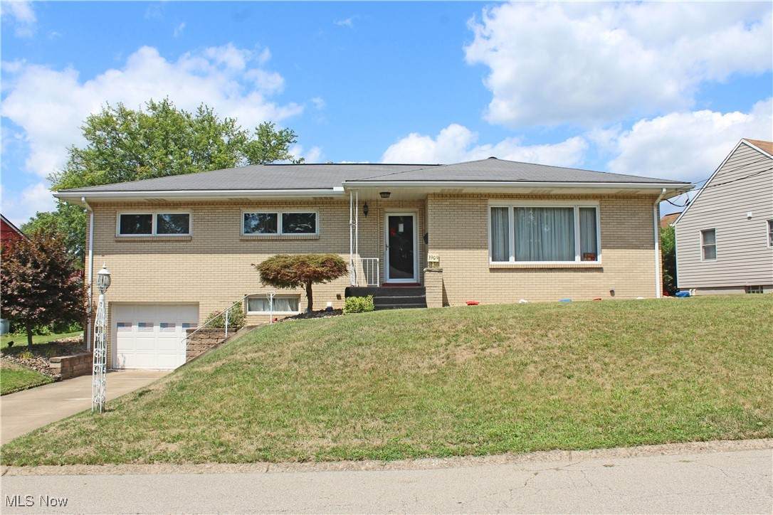 3909 Hanlin Way - Photo 1