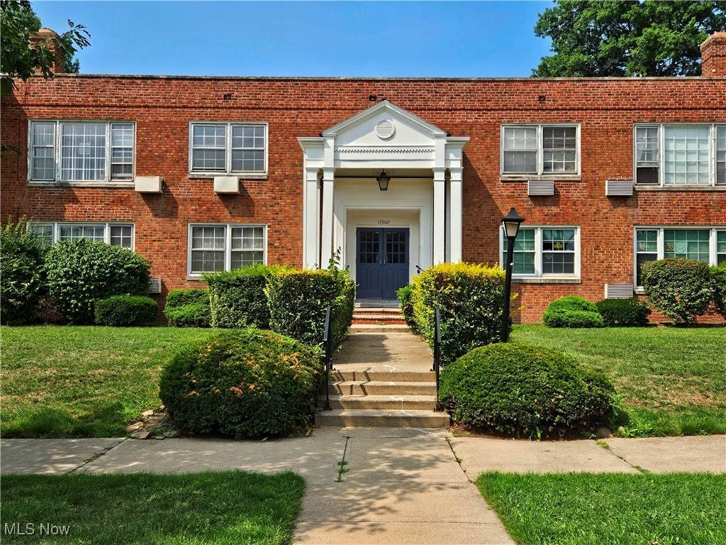 17007 Van Aken Boulevard - Photo 1