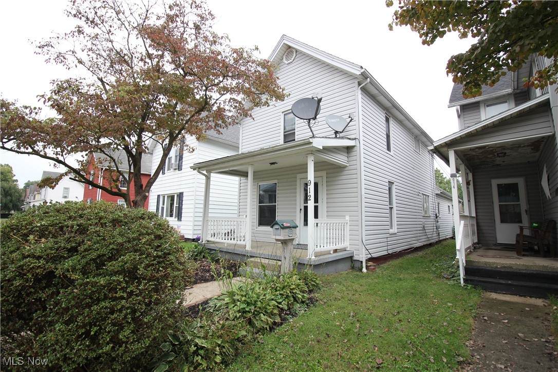 912 South Lawn Avenue - Photo 1