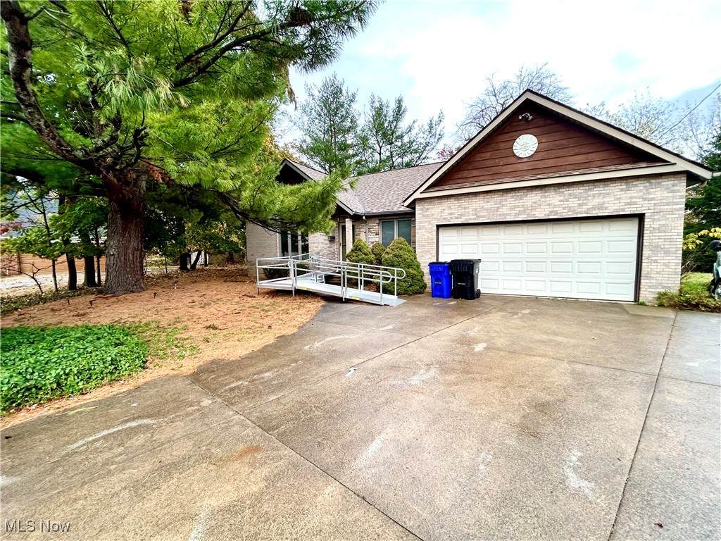 1007 Creek View Drive - Photo 1