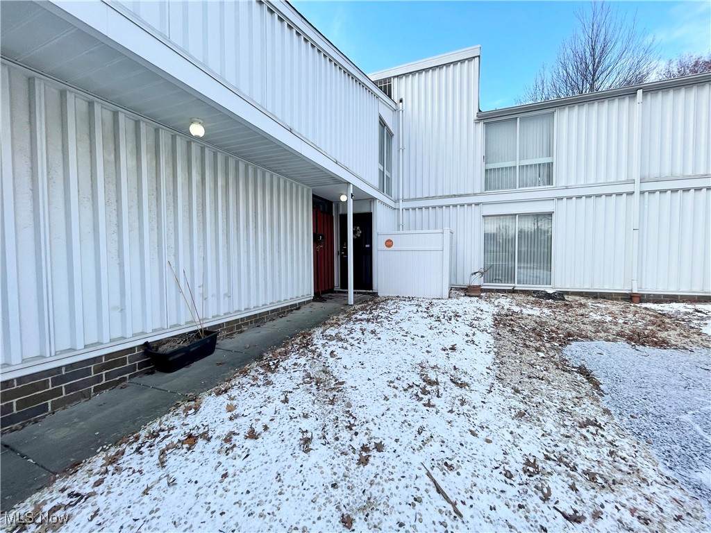 7 Sutton Place - Photo 1