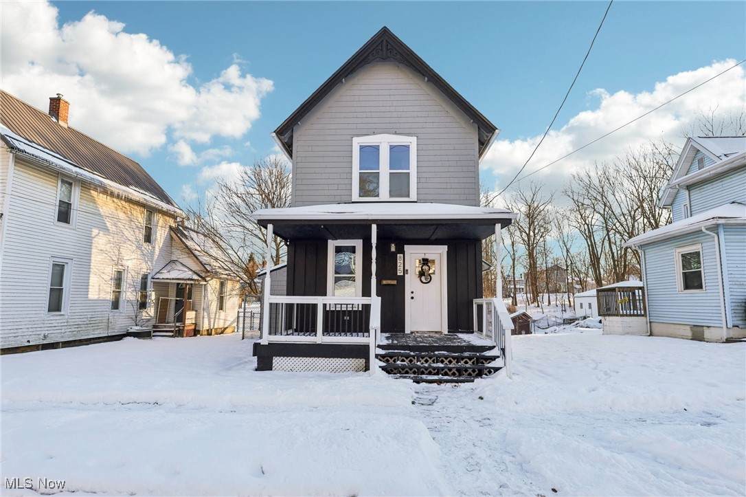 825 Oak Avenue - Photo 1