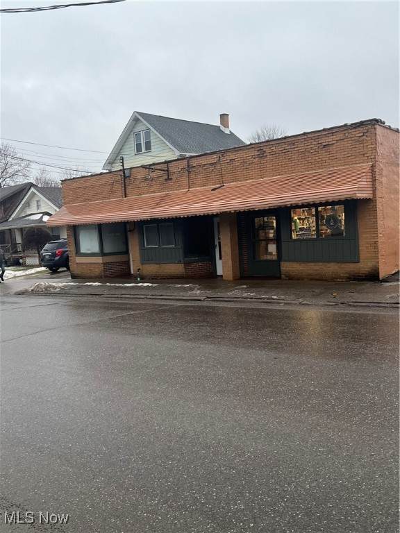 332.334.336 Elm Street - Photo 1