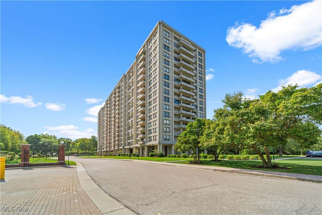 1 Bratenahl Place - Photo 1