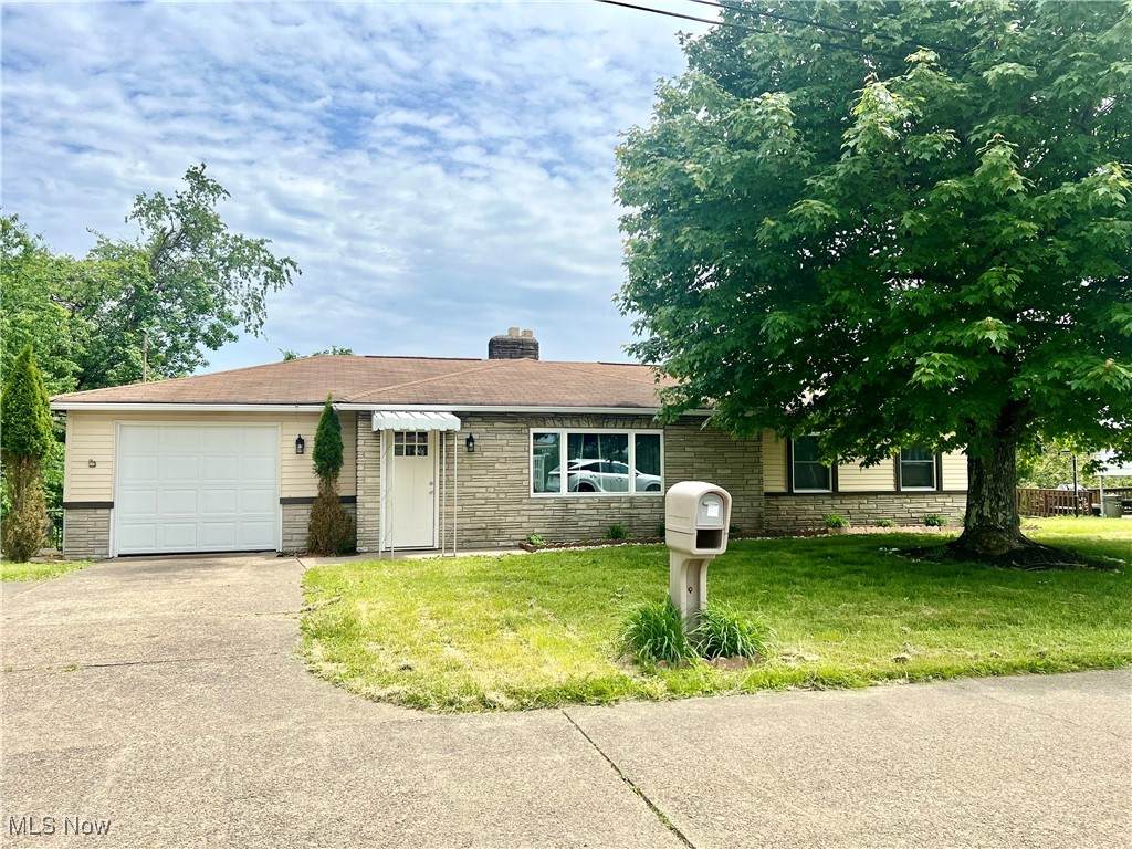 281 Hillcrest Drive - Photo 1