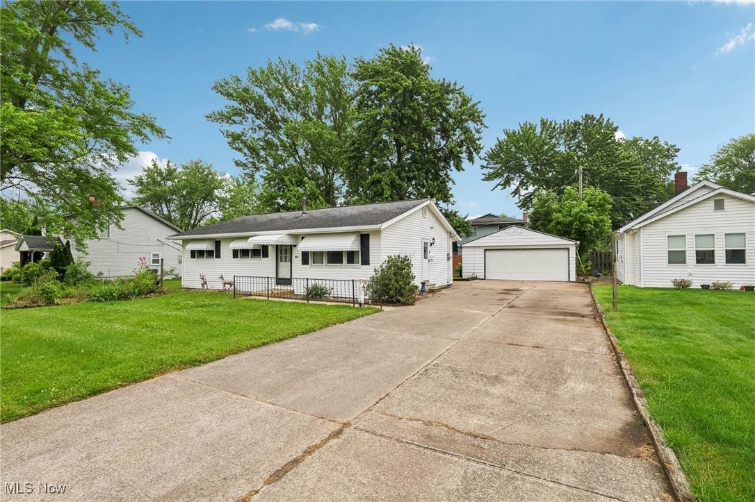 571 Maplewood Avenue - Photo 1