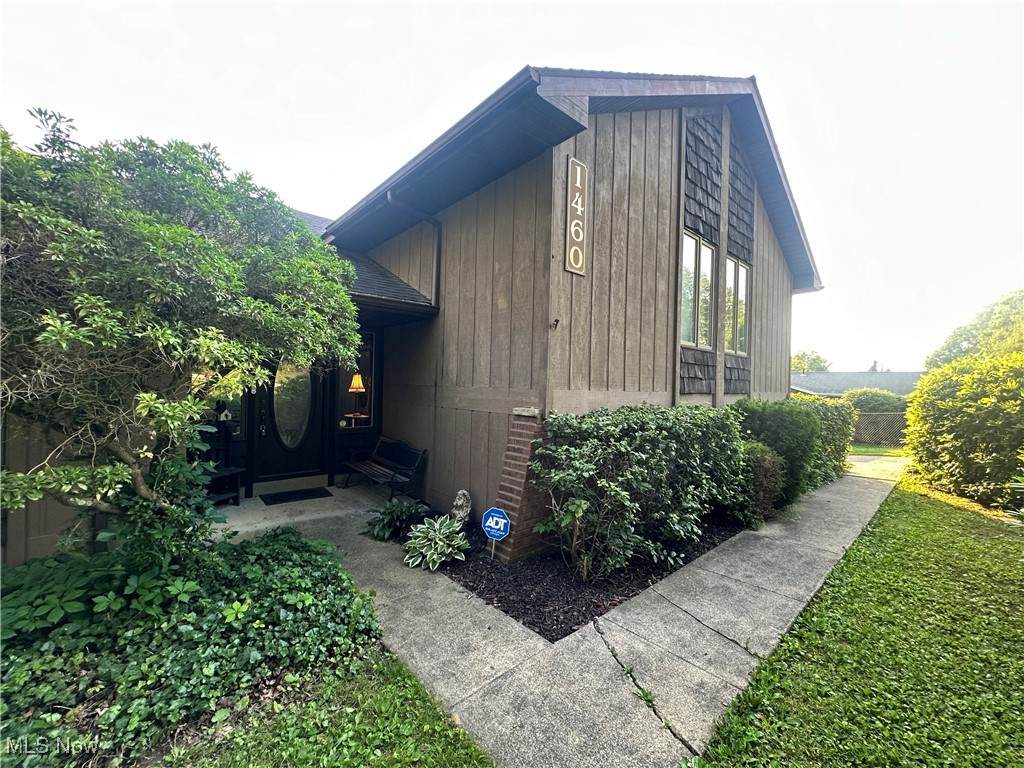 1460 Homestead Drive - Photo 1