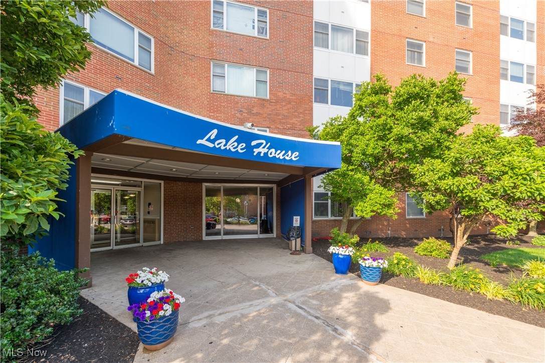 11850 Edgewater - Photo 1
