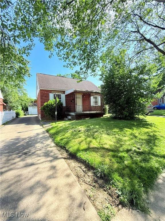 1042 Lindsay Avenue - Photo 1