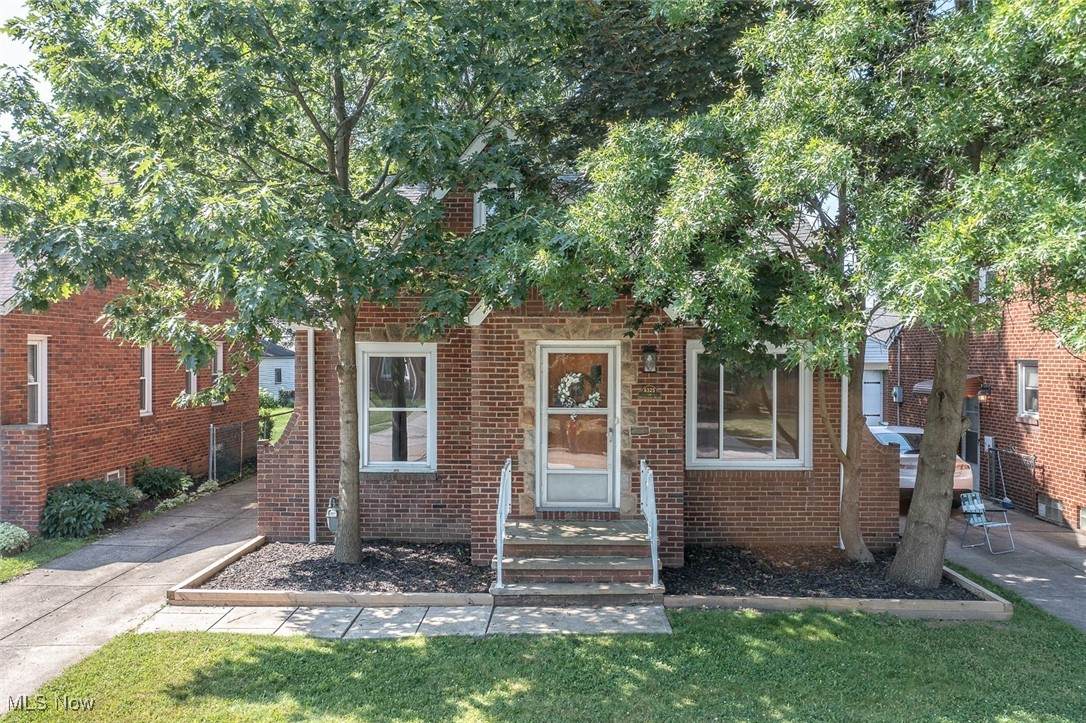 8325 Whitehaven Drive - Photo 1