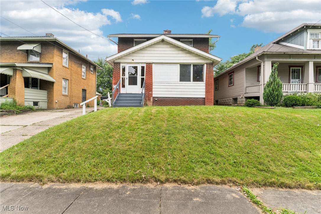 166 Manchester Avenue - Photo 1