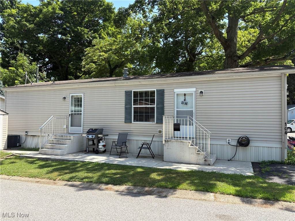 104 Tulip Lane - Photo 1