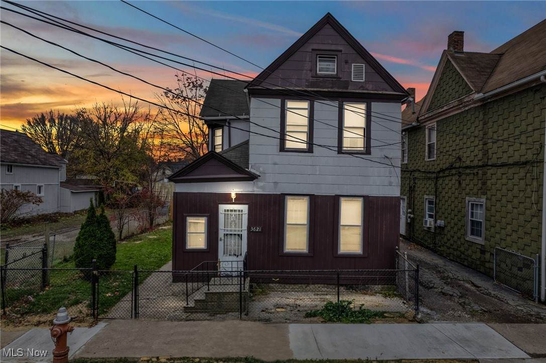3621 Sackett Avenue - Photo 1