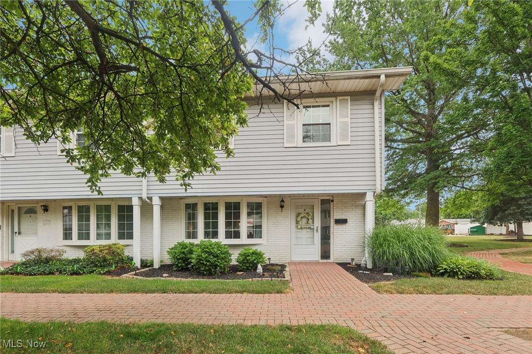14 Meadowlawn Drive - Photo 1