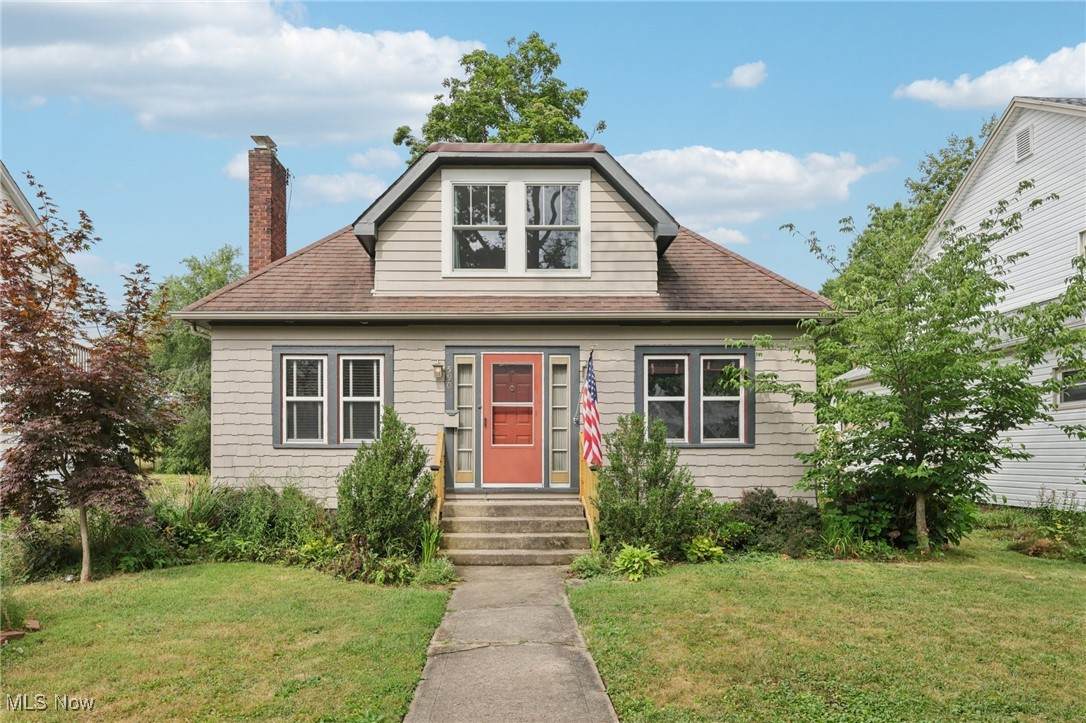 590 Moreley Avenue - Photo 1