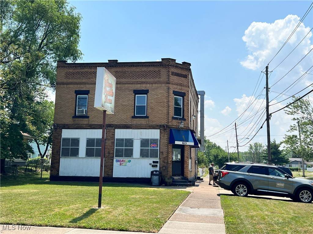 1700 31st Street - Photo 1