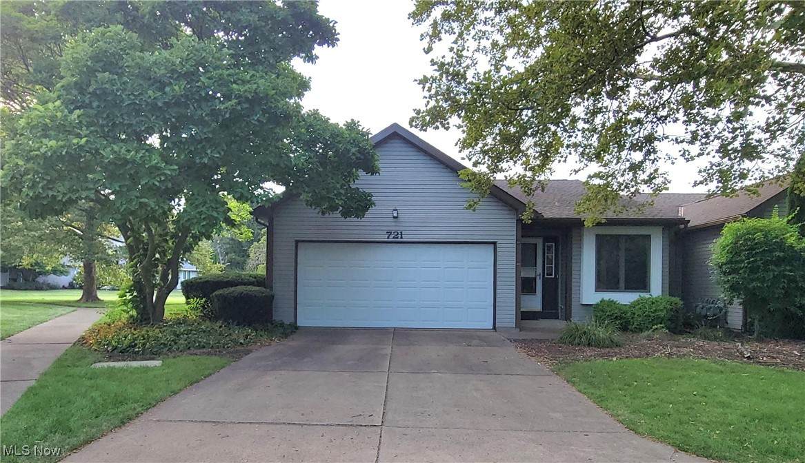 721 Elizabeth Drive - Photo 1