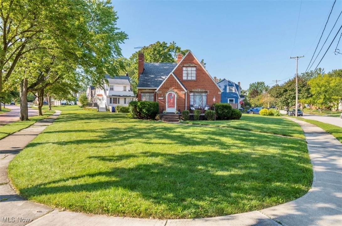 15507 Greenway Road - Photo 1