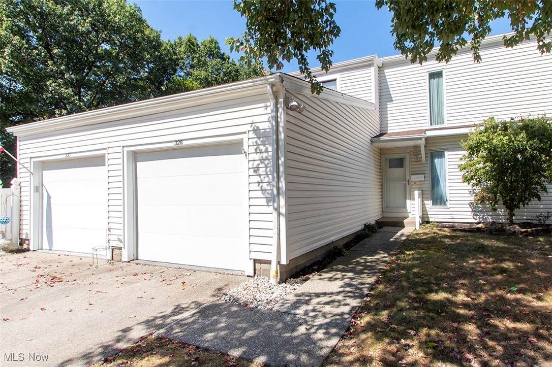 328 Deepwood Drive - Photo 1