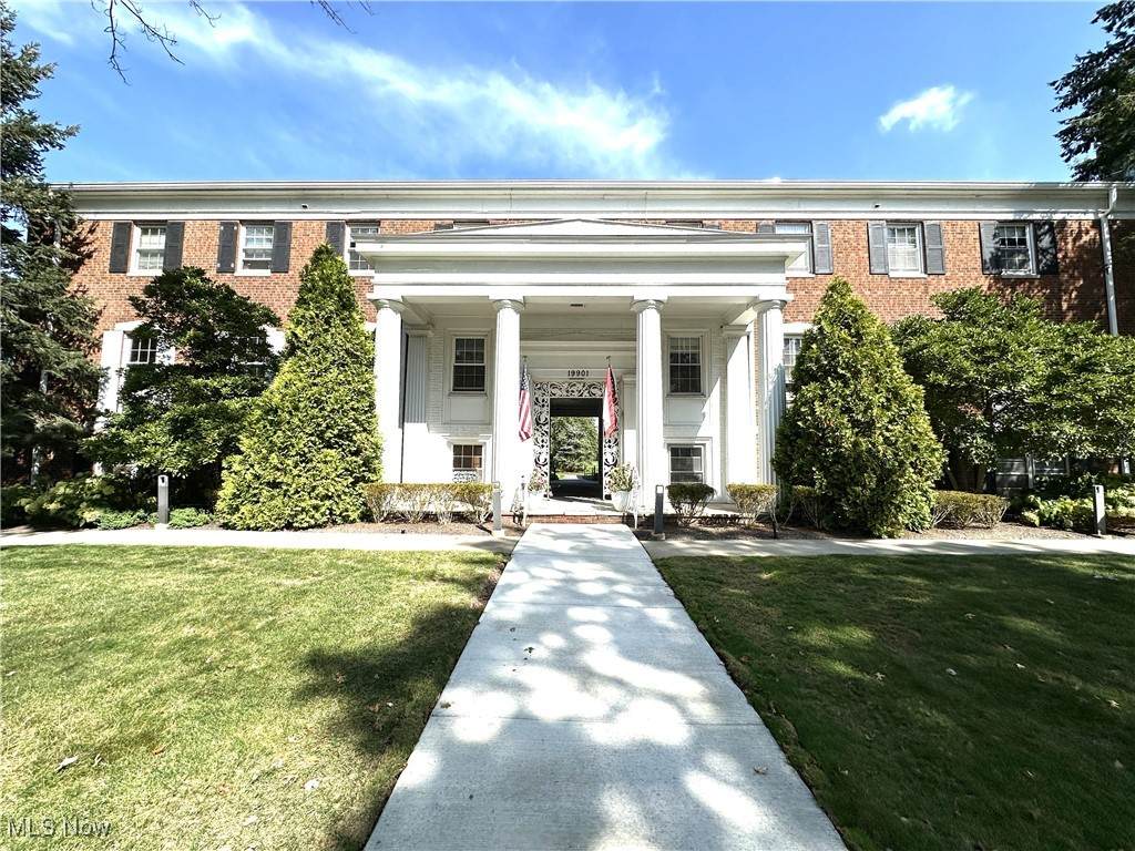 19901 Van Aken Boulevard - Photo 1