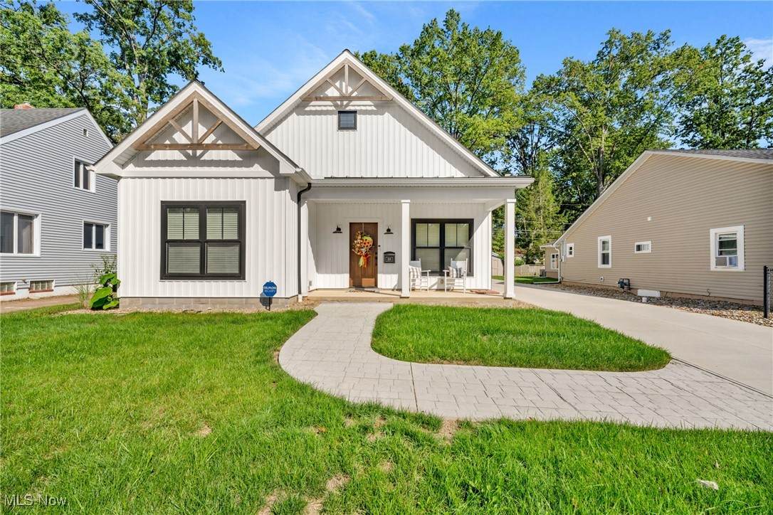 205 Sunset Road - Photo 1