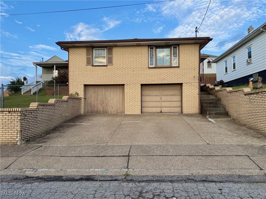 112 Hardy Street - Photo 1