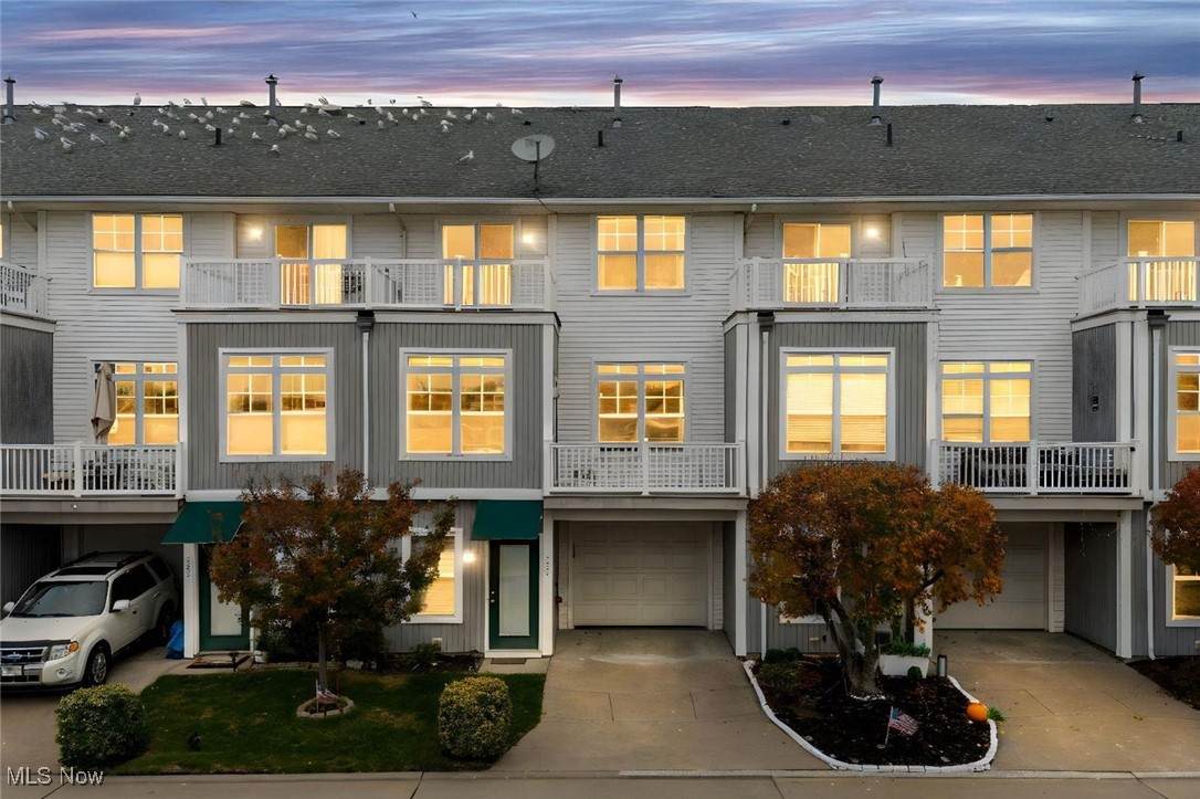 289 Marina Parkway - Photo 1