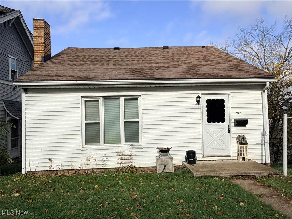 925 Montgomery Street - Photo 1