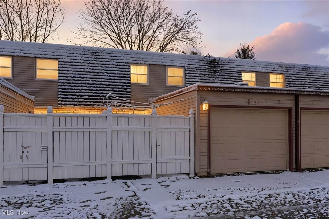 4242 Bennington Boulevard - Photo 1