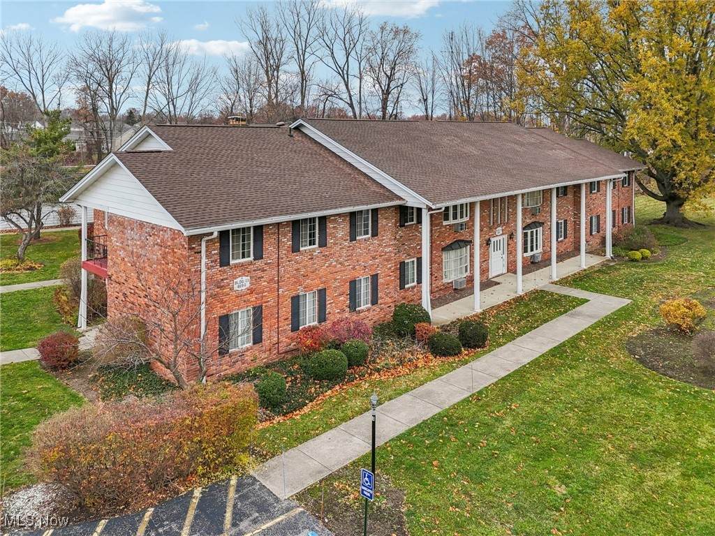 8190 Deepwood Boulevard - Photo 1