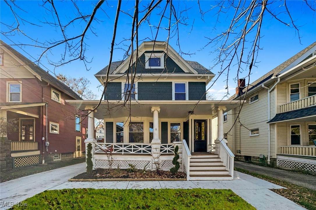 1494 Rosewood Avenue - Photo 1