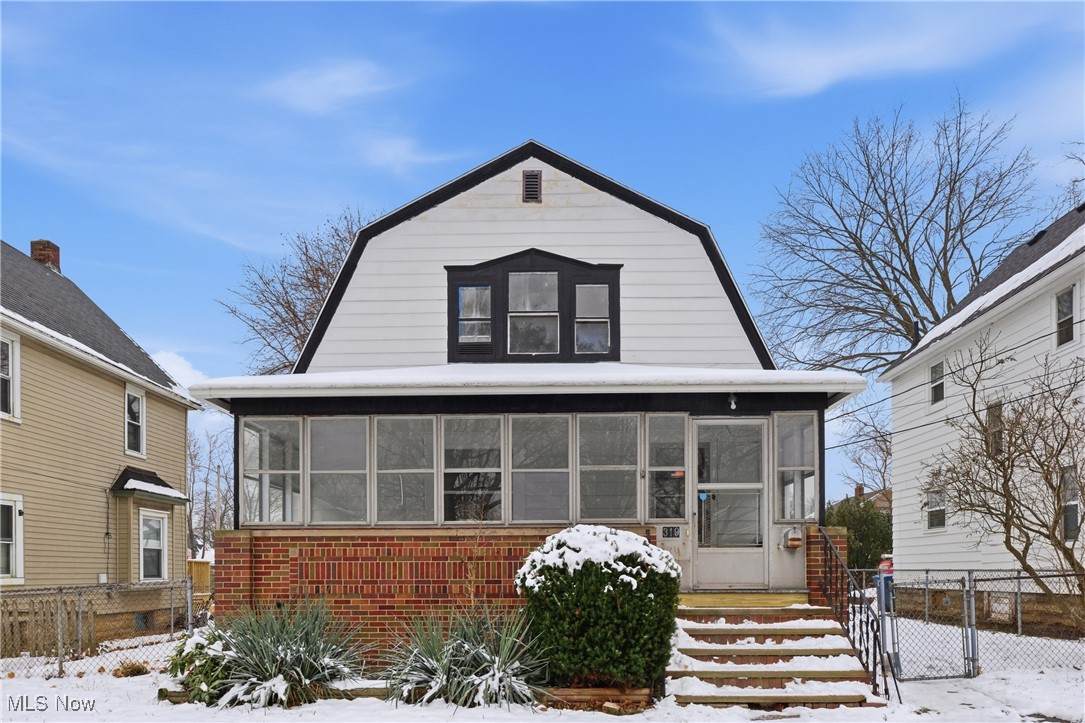 319 27th Street - Photo 1