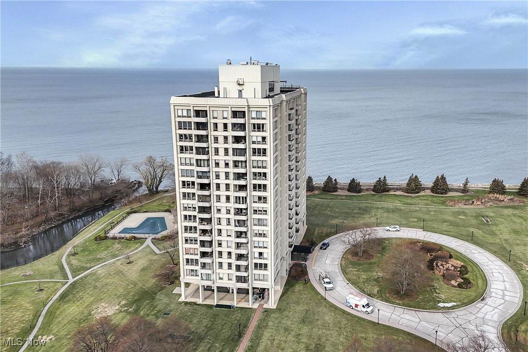 2 Bratenahl Place - Photo 1