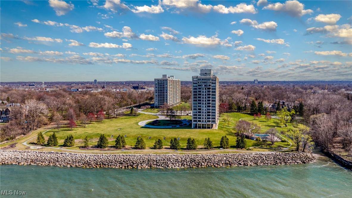 2 Bratenahl Place - Photo 1