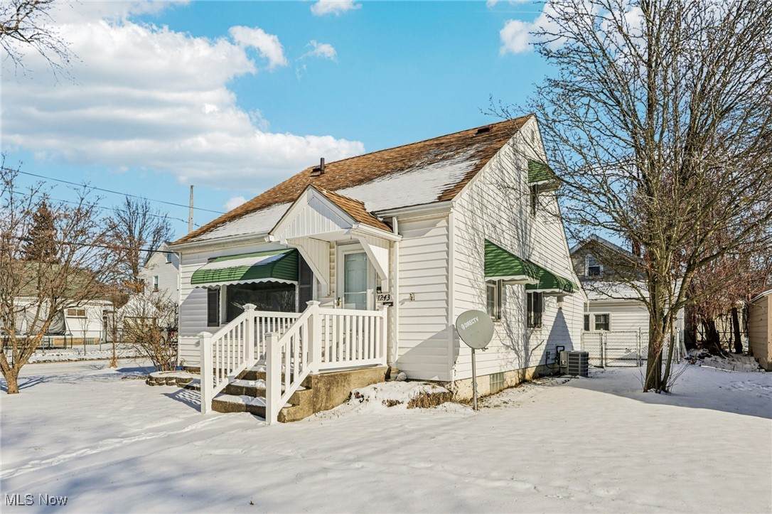 1243 Dietz Avenue - Photo 1