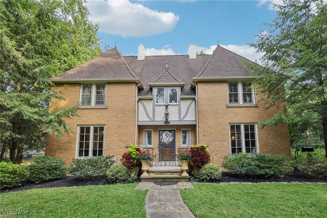 13104 Lake Shore Boulevard - Photo 1