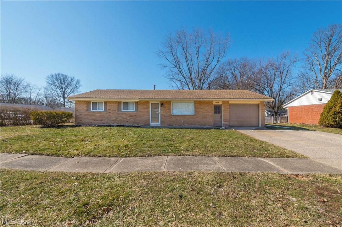 1460 Hollyview Drive - Photo 1