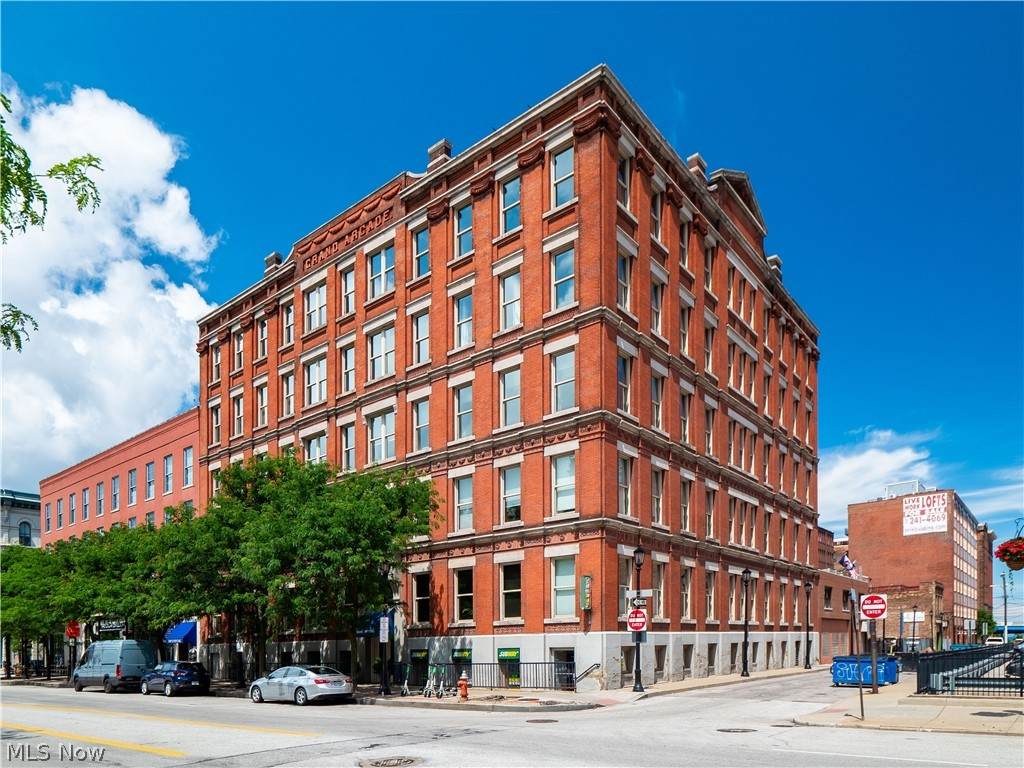 408 Saint Clair Avenue - Photo 1