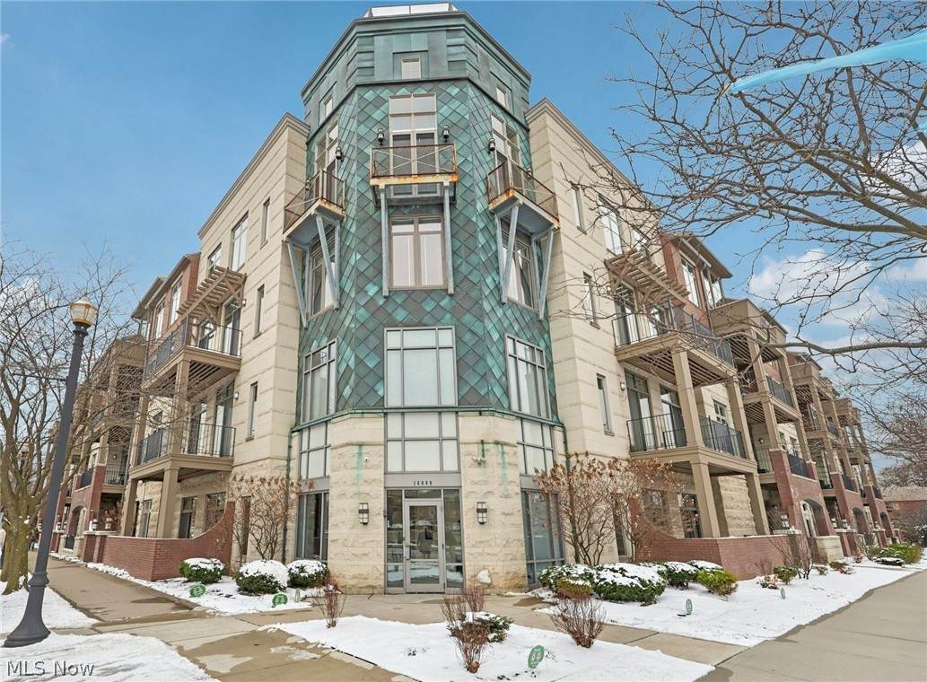 16800 Van Aken Boulevard - Photo 1
