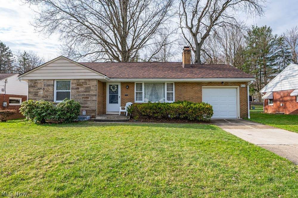 425 Tudor Lane - Photo 1