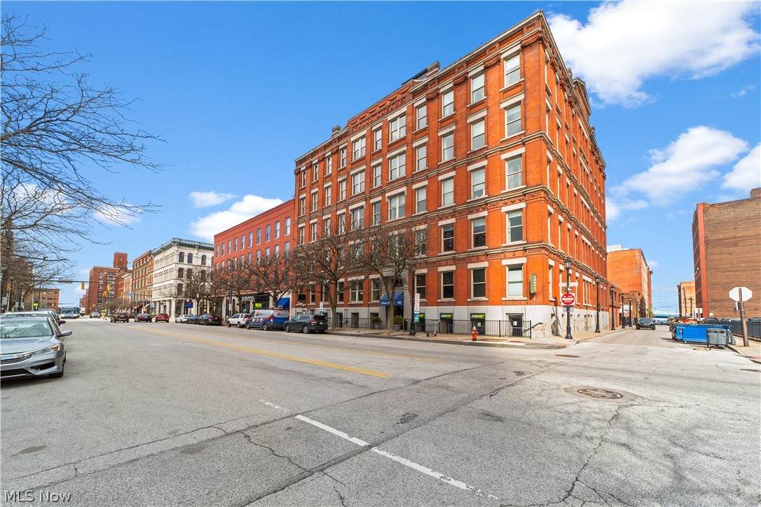 408 Saint Clair Avenue - Photo 1