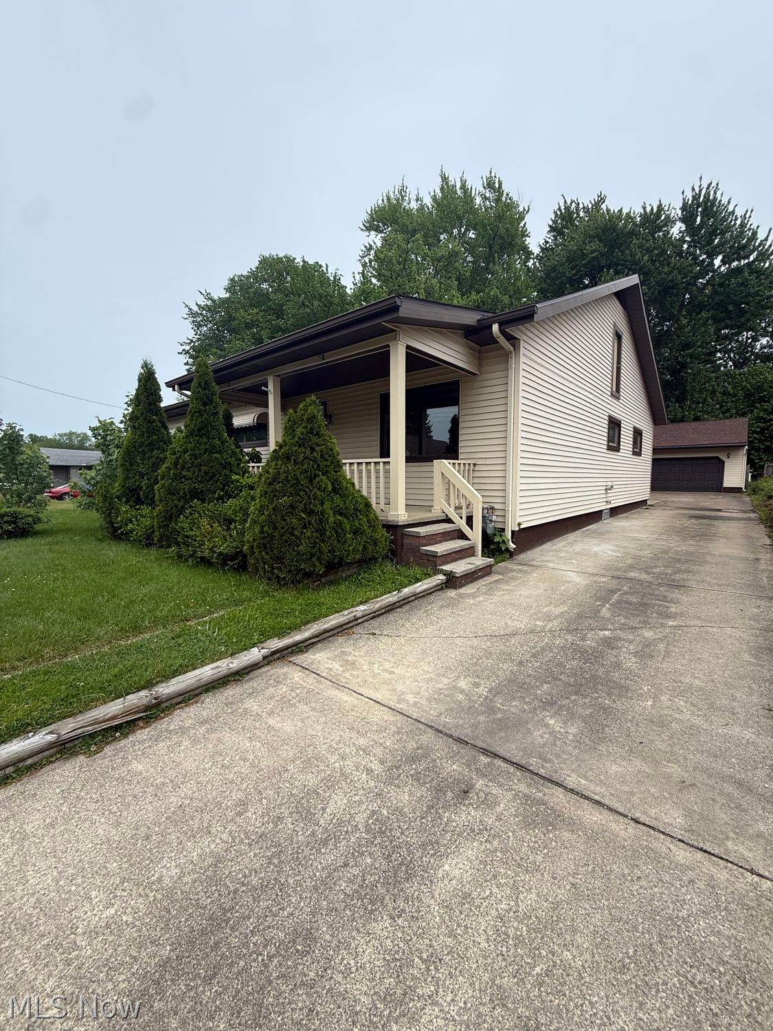 1802 Lyndon Avenue - Photo 1