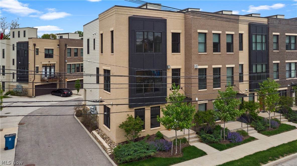 11202 North Park Place - Photo 1