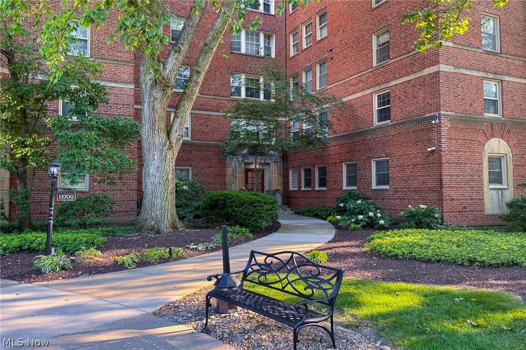 13700 Shaker Boulevard - Photo 1