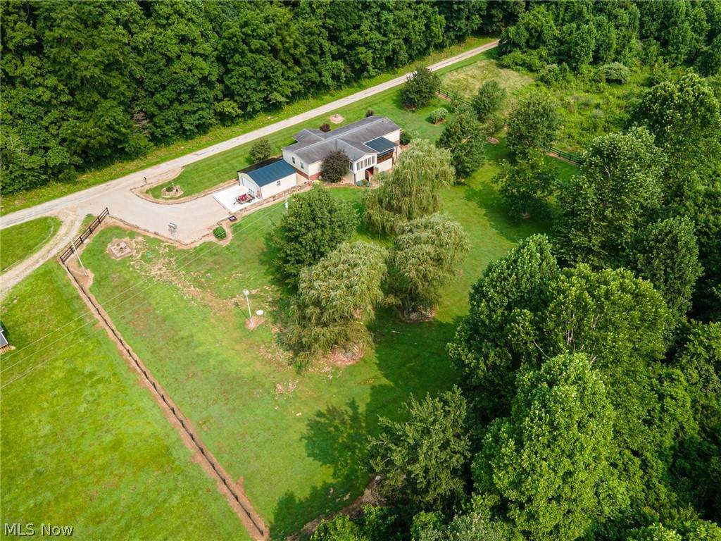 27880 Township Road 34 - Photo 1