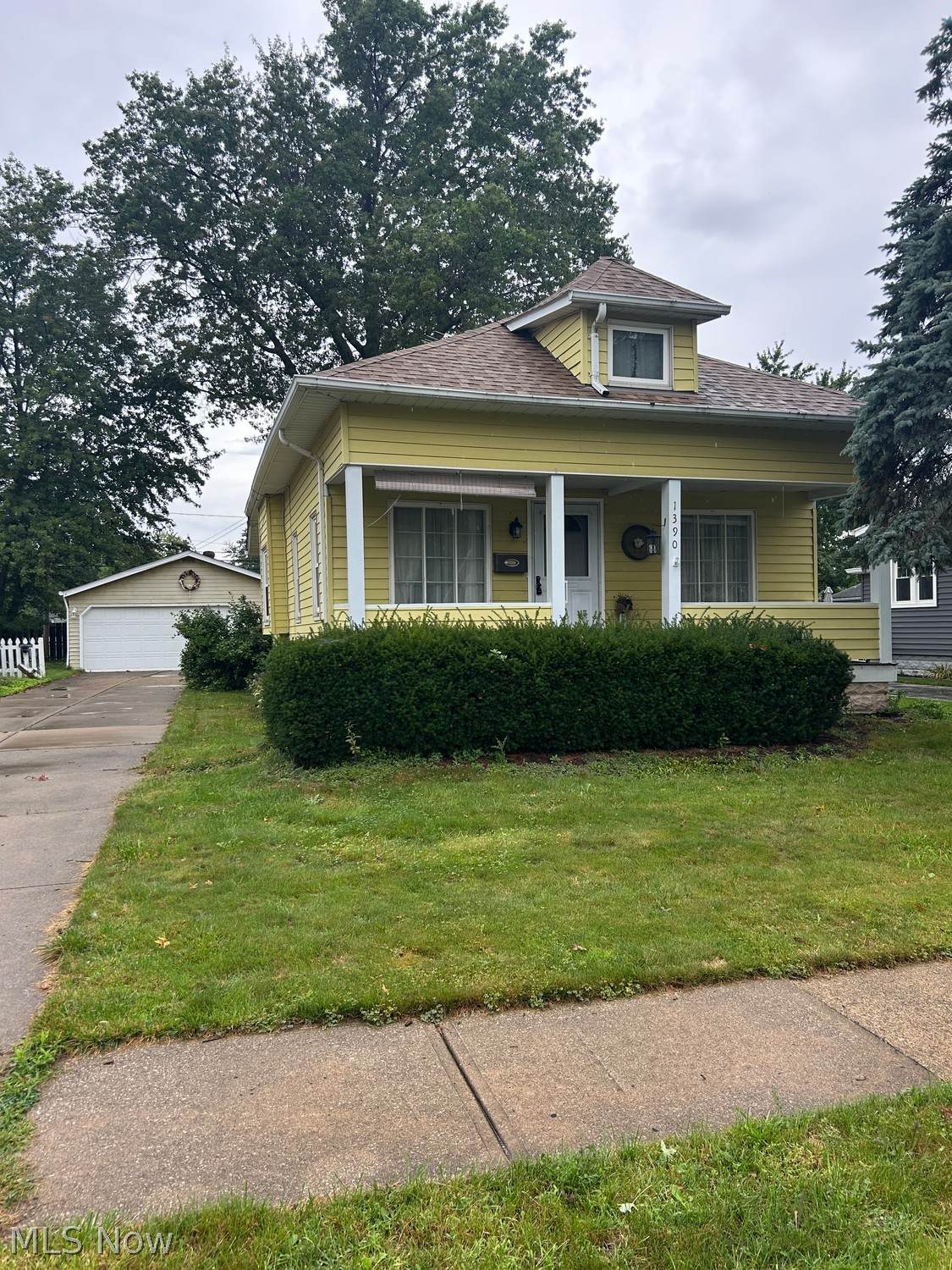 1390 Iroquois Avenue - Photo 1