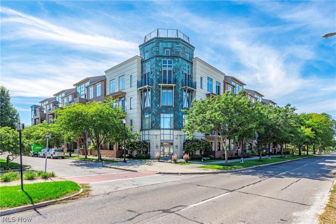 16800 Van Aken Boulevard - Photo 1