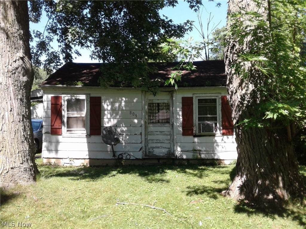809 Howard Drive - Photo 1