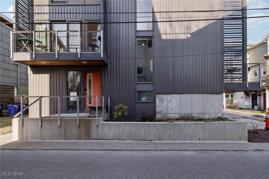 720 University Court - Photo 1